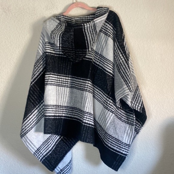 Express plaid striped windowpane one size hooded womens poncho top arm hole - Picture 8 of 11